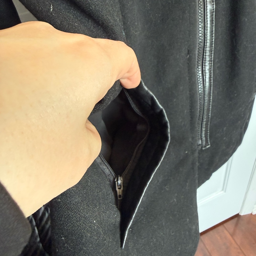 Danier Women's Wool and Black Leather Jacket with Fur Collar - Thinsulate - Sz L - Picture 8 of 13